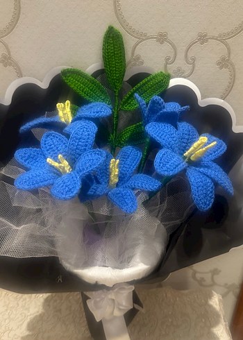 El Yapımı Mavi Örgü Çiçek Buketi - Görsel 2