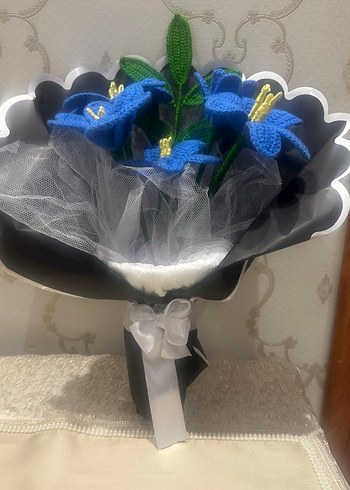 El Yapımı Mavi Örgü Çiçek Buketi - Görsel 5