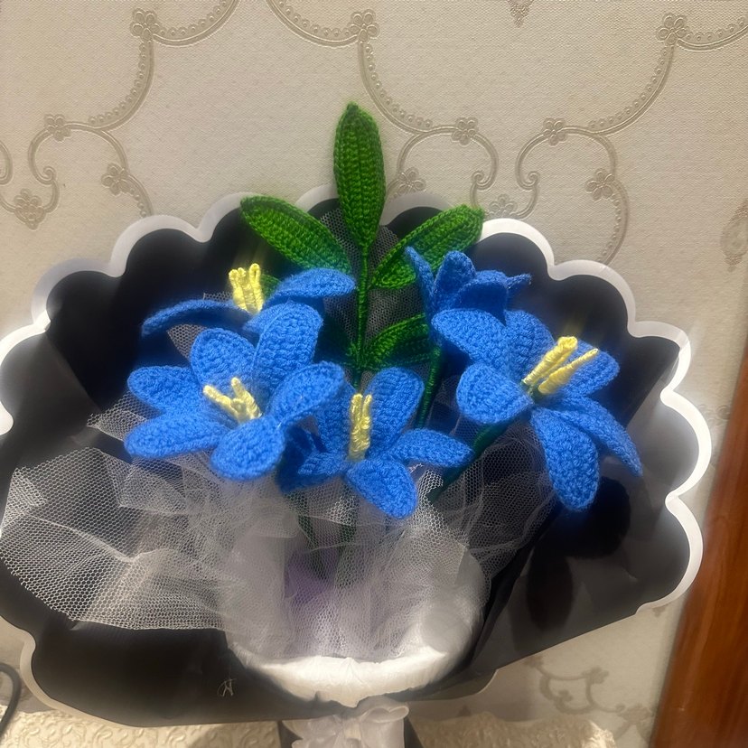 El Yapımı Mavi Örgü Çiçek Buketi - Görsel 3