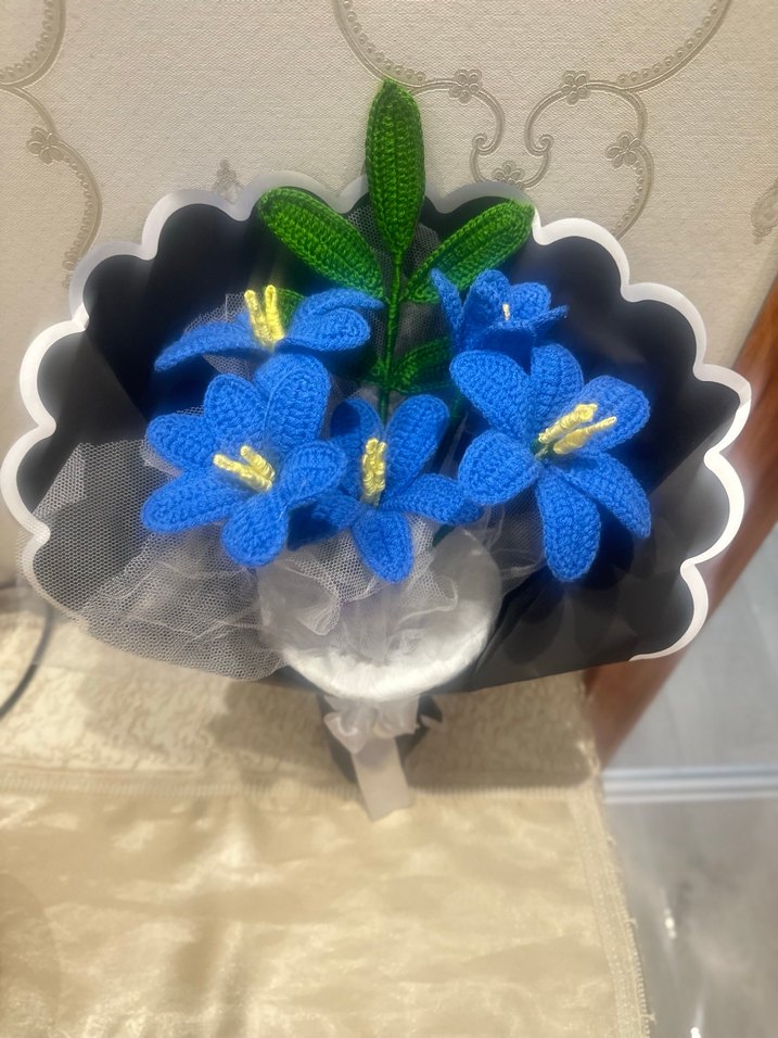 Mavi Örgü Çiçek Buketi - Görsel 2
