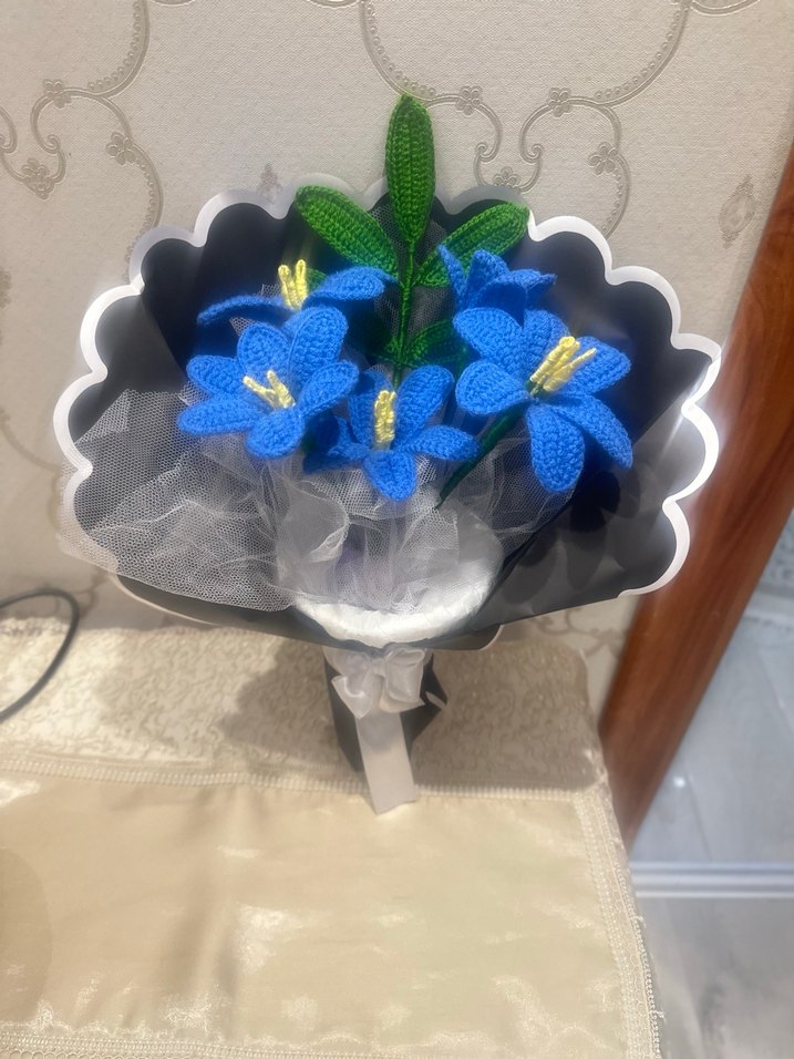 Mavi Örgü Çiçek Buketi - Görsel 3