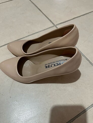 Zara Bej krem topuklu rugan stiletto