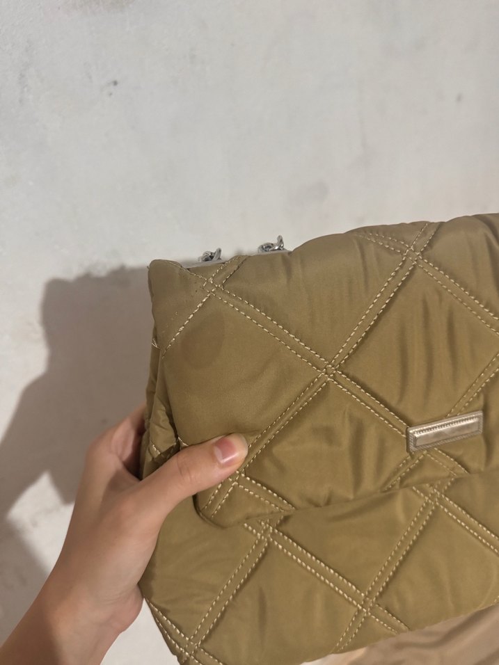 Bej Zincir Detaylı Kadın Omuz Çantası - Görsel 4