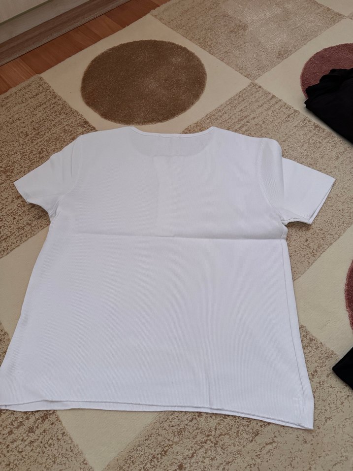 Düğmeli Beyaz Kadın Kısa Kollu Tişört - Görsel 4