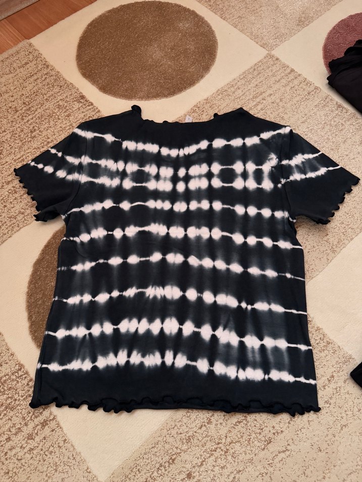 Kadın  Siyah Batik Desenli Kısa Kollu Bluz - Görsel 2