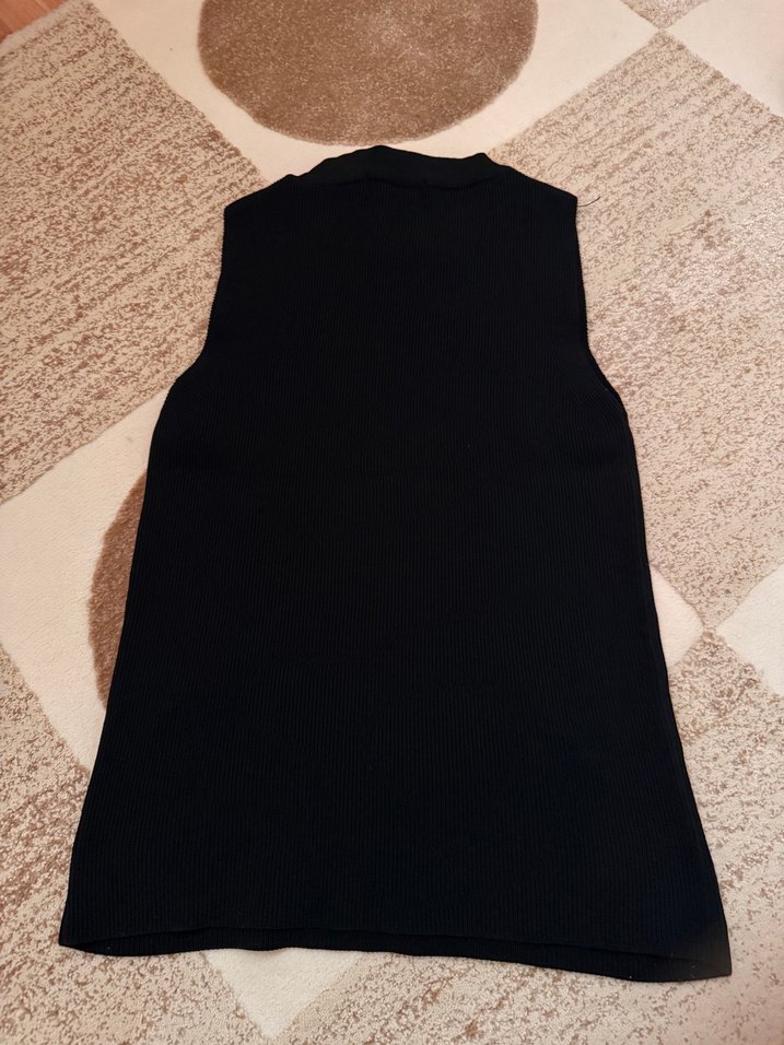 Siyah Yüksek Yakalı  Kolsuz Süveter top tişört - Görsel 3