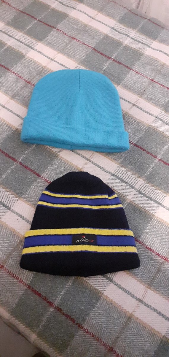 Mavi ve Çizgili Örgü Bere - Görsel 2