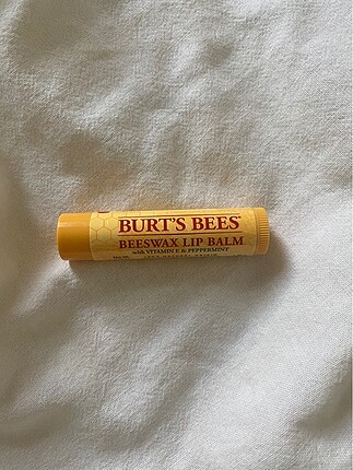 Burt?s Bees Sade Naneli Dudak Bakim