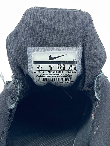 38,5 Beden siyah Renk Nike Spor Ayakkabı %70 İndirimli.