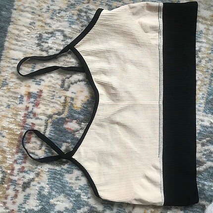 Urban Outfitters Yeni crop