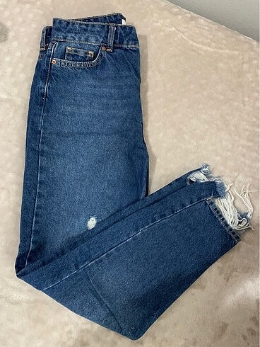 Yırtık paça detaylı mom jean