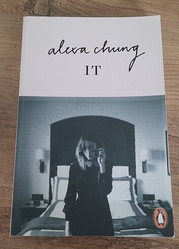 Alexa Chung - IT