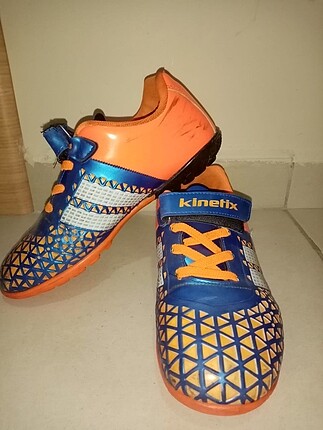 Kinetix krampon . Halı saha ayakkabısı