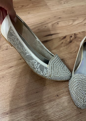 36 Beden Bej Boncuk Detaylı Dolgu Topuklu Kadın Babet