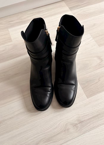Zara Siyah Deri Tokalı Topuklu Kadın Bot - Görsel 4