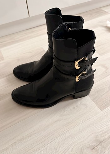 Zara Siyah Deri Tokalı Topuklu Kadın Bot - Görsel 5