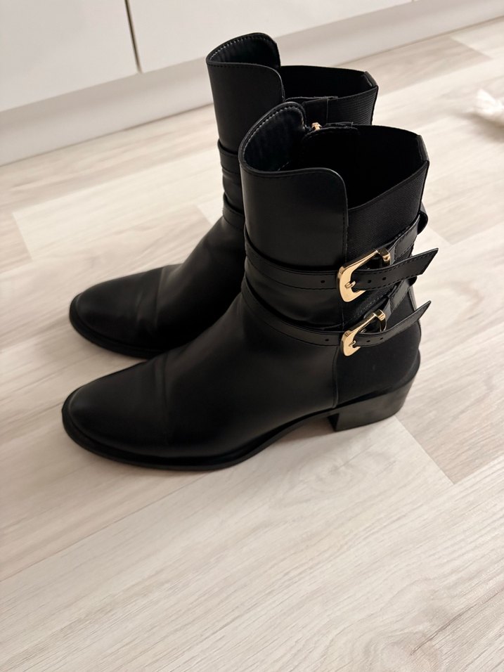 Zara Siyah Deri Tokalı Topuklu Kadın Bot - Görsel 5