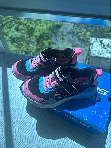 29 Beden Skechers waterproof ayakkabı
