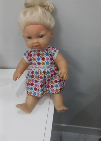 Renkli Desenli Elbiseli Bebek