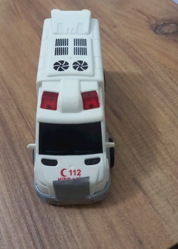 Beyaz Ambulans Oyuncak Araba