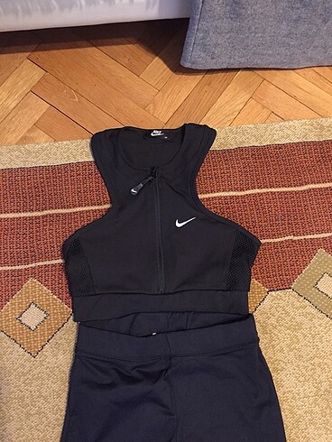 Nike büstiyer ve tayt