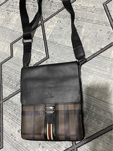 Burberry askılı çanta