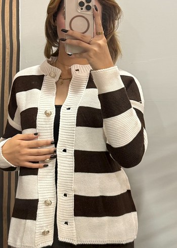 Düğmeli Kahverengi Çizgili Kadın Hırka - Görsel 3