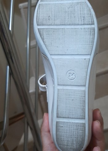 Beyaz Tokalı Klasik Babet - Görsel 5