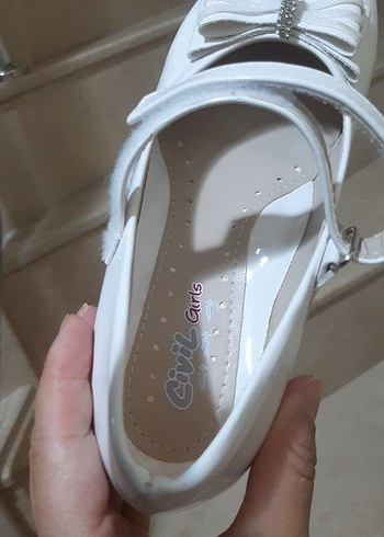 Beyaz Tokalı Klasik Babet - Görsel 4