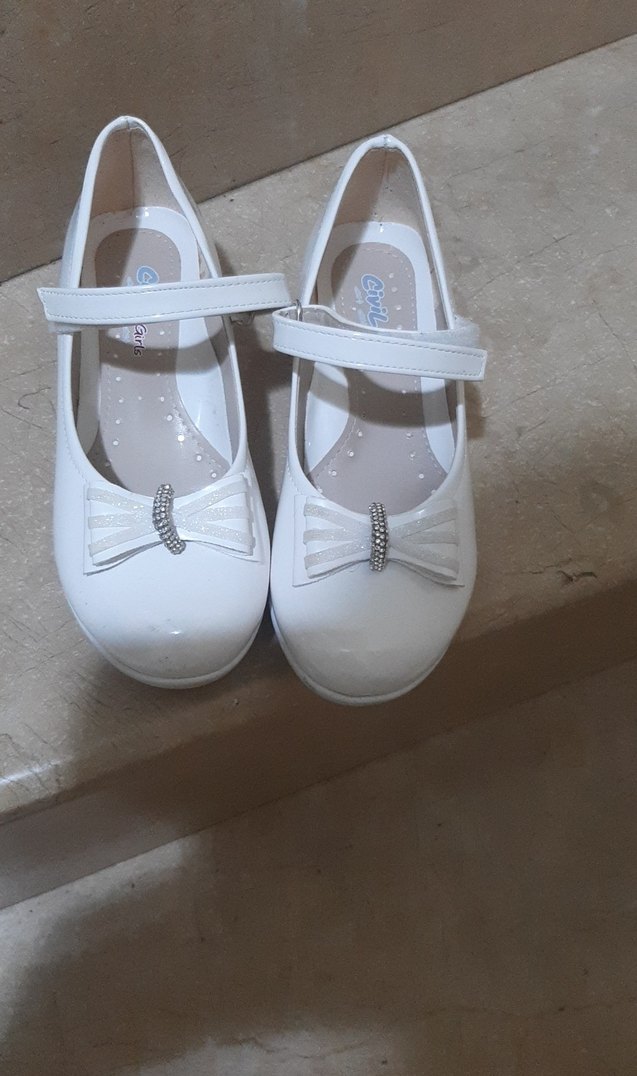 Beyaz Tokalı Klasik Babet - Görsel 2