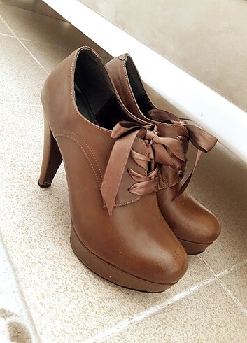 38 Beden Derimod bootie