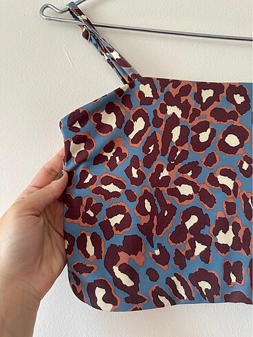 Quzu Jarse Kumaş Leopar Desenli Mavi Askılı Crop
