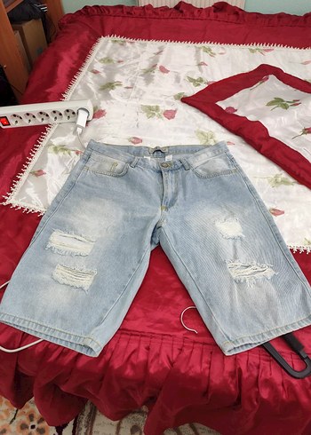 32 Beden Kadın Gri Yırtık Bol Kesim Mini Kot Şort