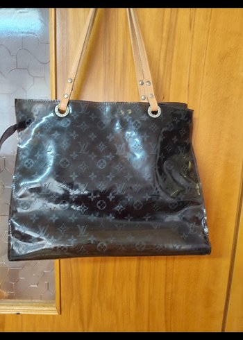 Louis Vuitton Parlak Siyah Deri Kadın Çanta