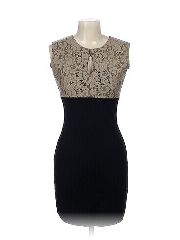 PreLoved Kısa Elbise %70 İndirimli.