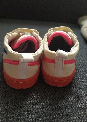 Kız Çocuk 24 numara  Cırt Cırtlı Orjinal Nike spor Ayakkabı - Görsel 4