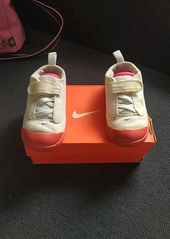 Kız Çocuk 24 numara  Cırt Cırtlı Orjinal Nike spor Ayakkabı - Görsel 8