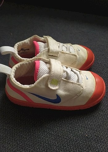 Kız Çocuk 24 numara  Cırt Cırtlı Orjinal Nike spor Ayakkabı - Görsel 2