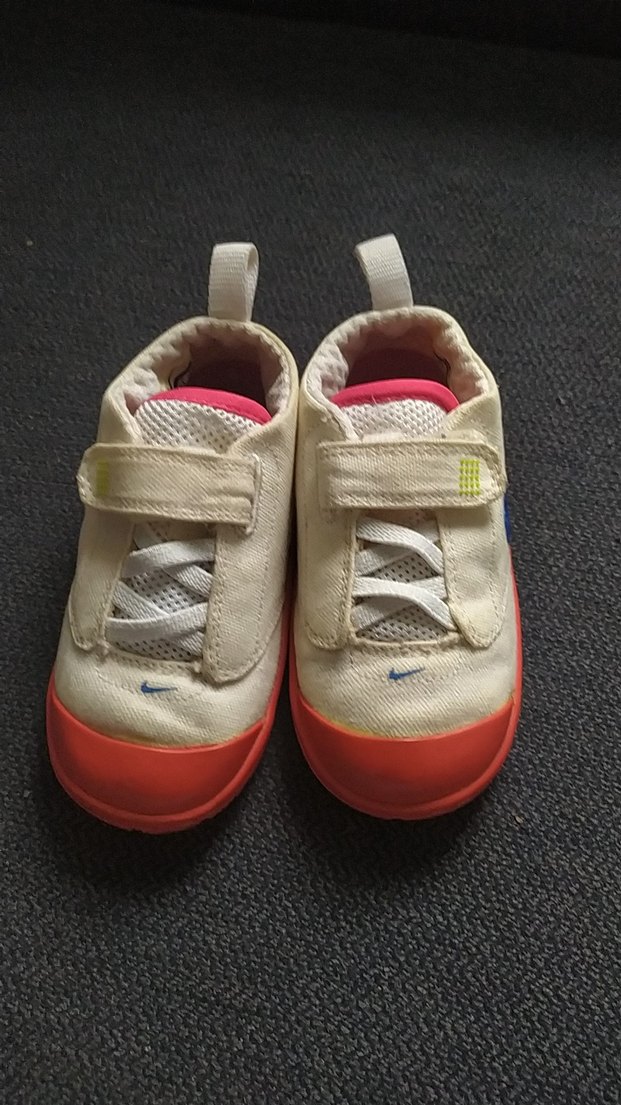 Kız Çocuk 24 numara  Cırt Cırtlı Orjinal Nike spor Ayakkabı - Görsel 3