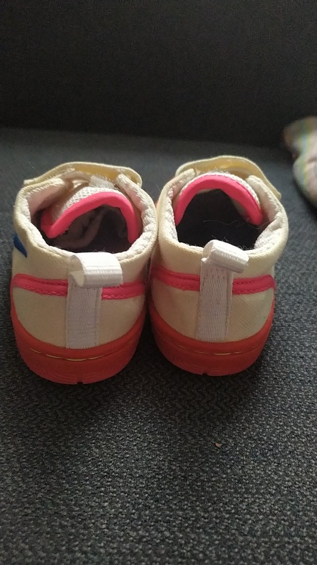 Kız Çocuk 24 numara  Cırt Cırtlı Orjinal Nike spor Ayakkabı - Görsel 4