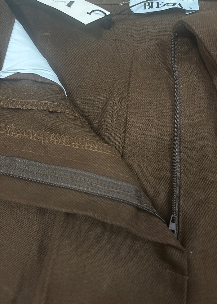 Fermuarli yandan cepli pileli kot etek - Görsel 3