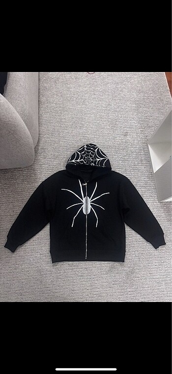 Fermuarli ve kapusonlu sweatshirt