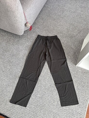 Belden lastikli ve ipli yazlik salas kumas pantalon