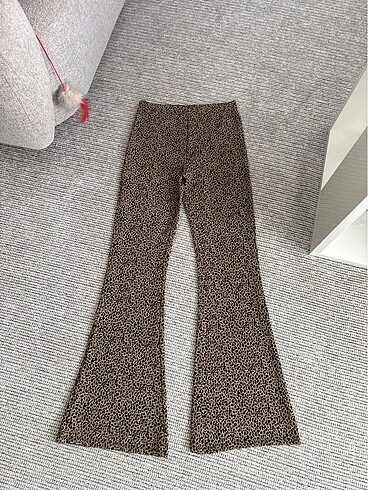 Leopar desenli ispanyol paca likrali kadin pantalon