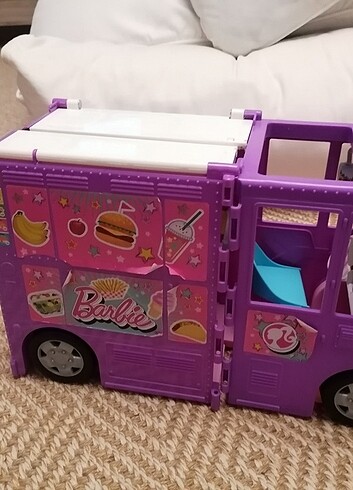 Barbie yemek evi