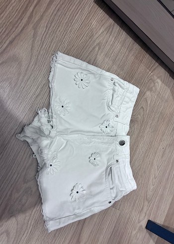 Düğmeli Beyaz Keten Mini Şort - Görsel 2