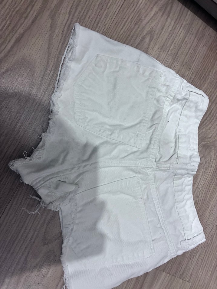 Düğmeli Beyaz Keten Mini Şort - Görsel 4