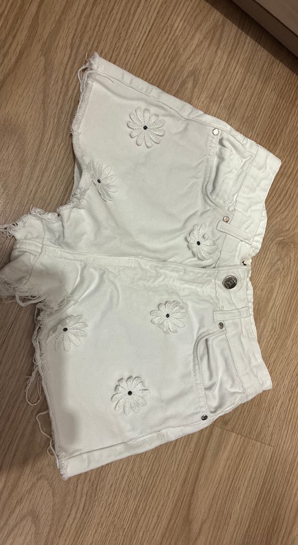Düğmeli Beyaz Keten Mini Şort - Görsel 5