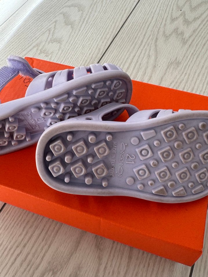 Kız Çocuk Mor Cırt Cırtlı Sandalet - Görsel 4