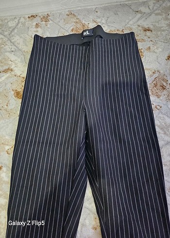 Siyah Çizgili Pileli Kadın Kumaş Pantolon - Görsel 3